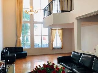 Casa adosada en alquiler de 4 habitaciones en Watthana, Bangkok