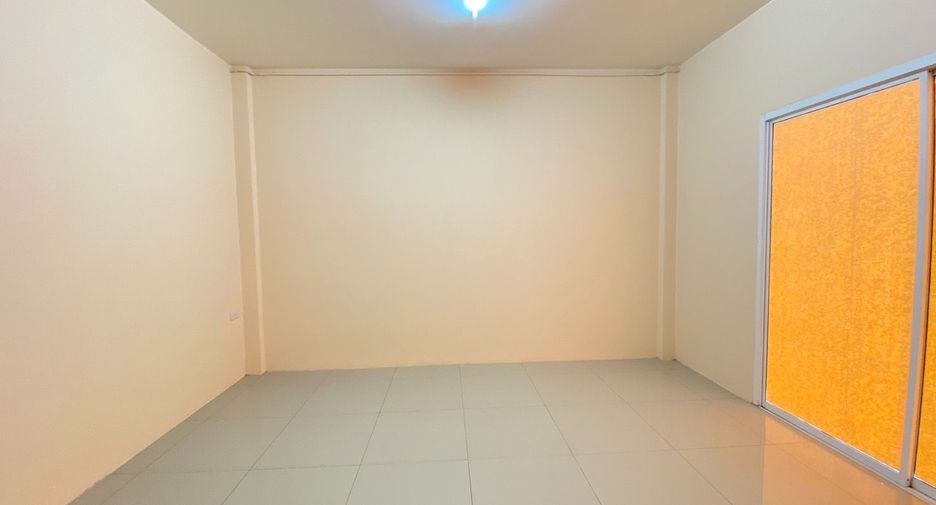 Gewerbefläche zum Kauf mit 3 Zimmer in Si Racha, Chonburi