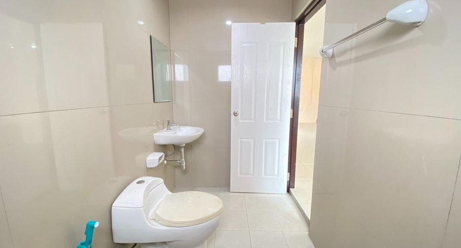Gewerbefläche zum Kauf mit 3 Zimmer in Si Racha, Chonburi