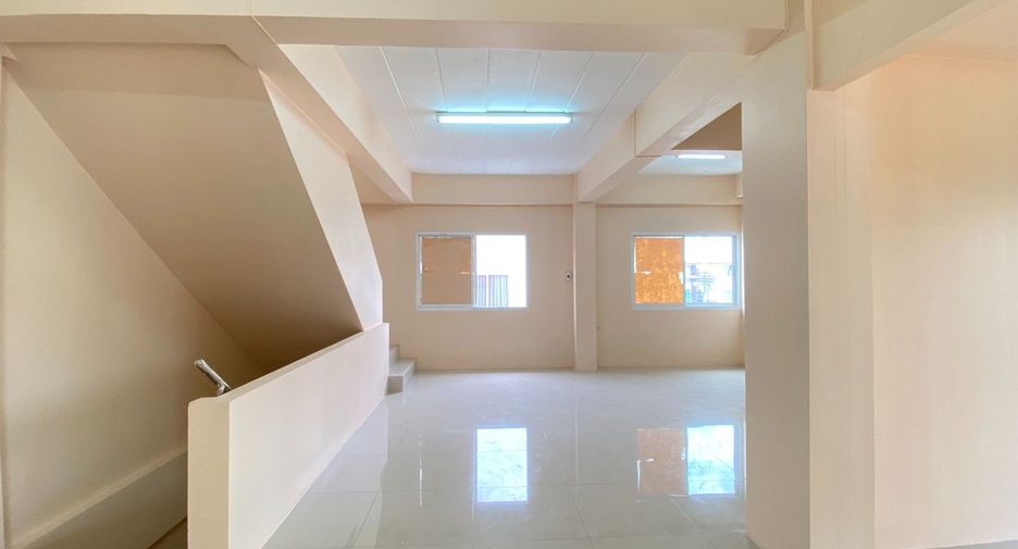 Gewerbefläche zum Kauf mit 3 Zimmer in Si Racha, Chonburi