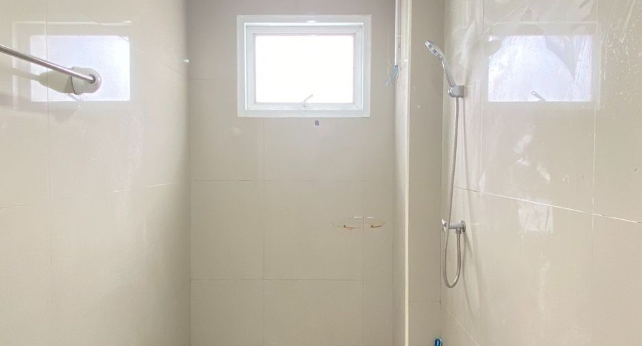 Gewerbefläche zum Kauf mit 3 Zimmer in Si Racha, Chonburi