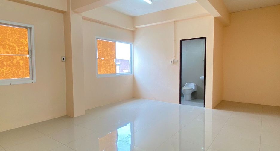 Gewerbefläche zum Kauf mit 3 Zimmer in Si Racha, Chonburi