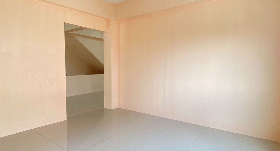 Gewerbefläche zum Kauf mit 3 Zimmer in Si Racha, Chonburi