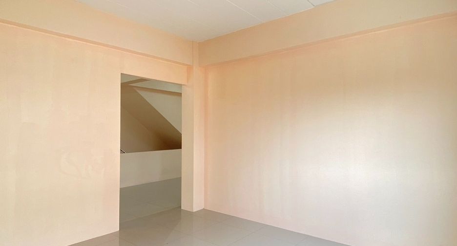 Gewerbefläche zum Kauf mit 3 Zimmer in Si Racha, Chonburi