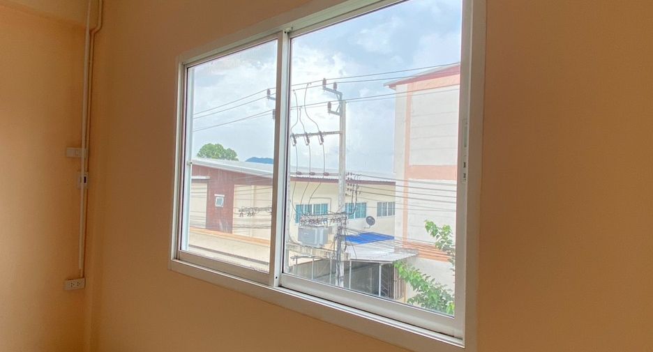 Gewerbefläche zum Kauf mit 3 Zimmer in Si Racha, Chonburi