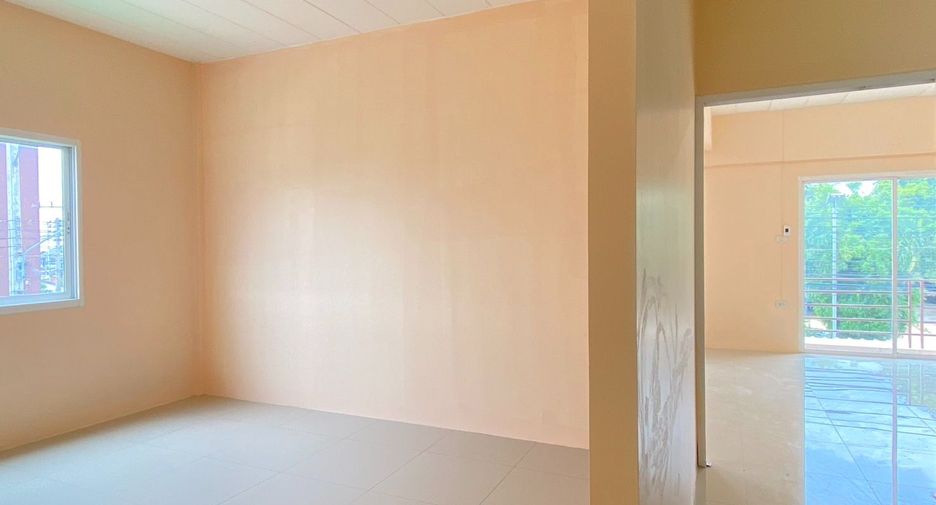 Gewerbefläche zum Kauf mit 3 Zimmer in Si Racha, Chonburi