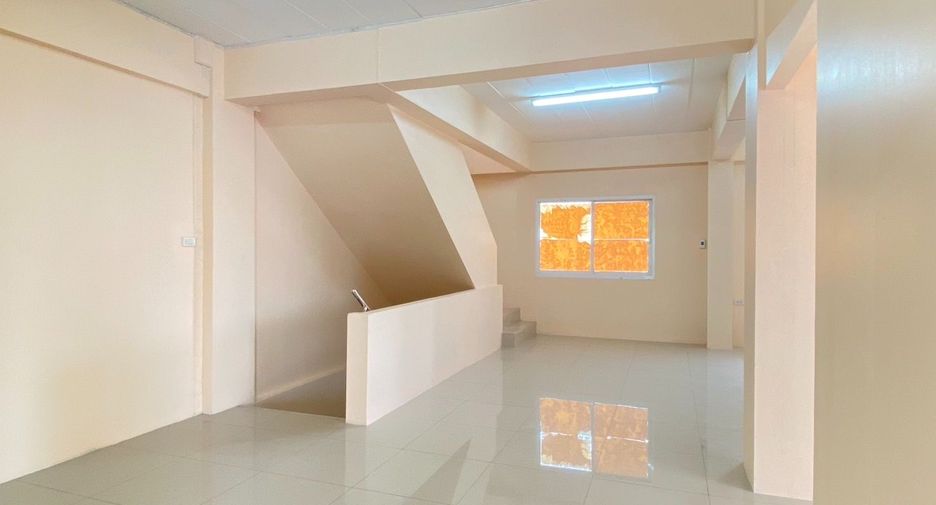 Gewerbefläche zum Kauf mit 3 Zimmer in Si Racha, Chonburi