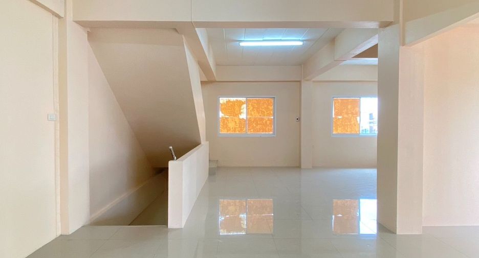 Gewerbefläche zum Kauf mit 3 Zimmer in Si Racha, Chonburi