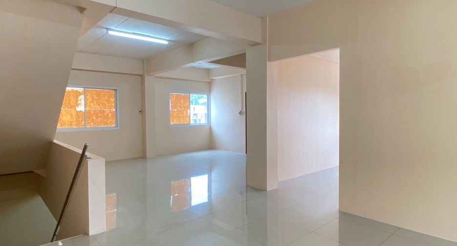 Gewerbefläche zum Kauf mit 3 Zimmer in Si Racha, Chonburi