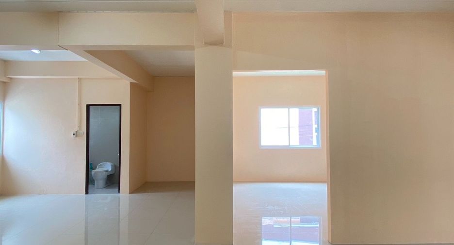 Gewerbefläche zum Kauf mit 3 Zimmer in Si Racha, Chonburi