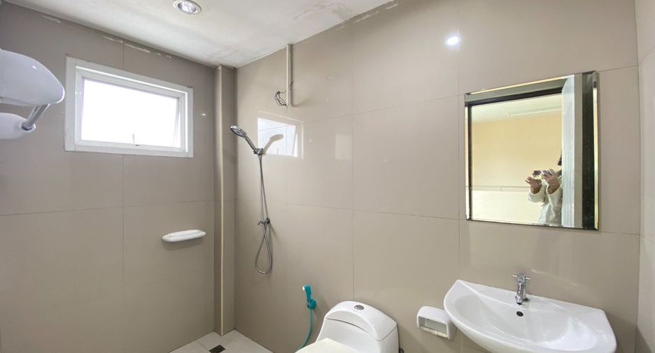 Gewerbefläche zum Kauf mit 3 Zimmer in Si Racha, Chonburi