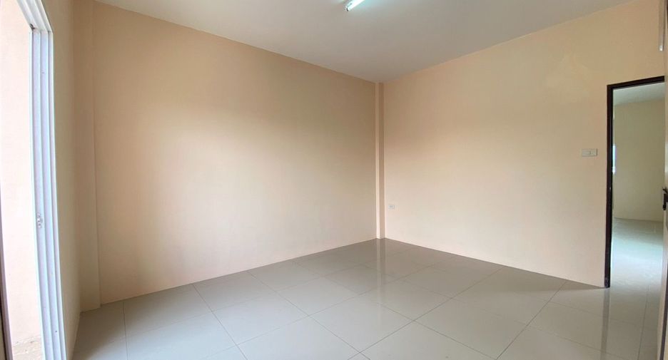 Gewerbefläche zum Kauf mit 3 Zimmer in Si Racha, Chonburi