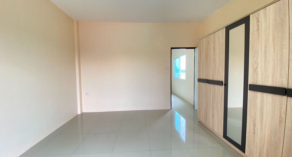 Gewerbefläche zum Kauf mit 3 Zimmer in Si Racha, Chonburi