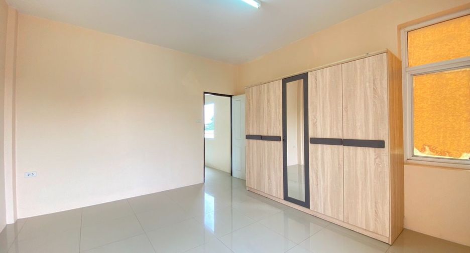 Gewerbefläche zum Kauf mit 3 Zimmer in Si Racha, Chonburi