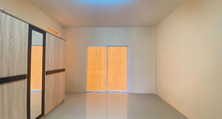 Gewerbefläche zum Kauf mit 3 Zimmer in Si Racha, Chonburi