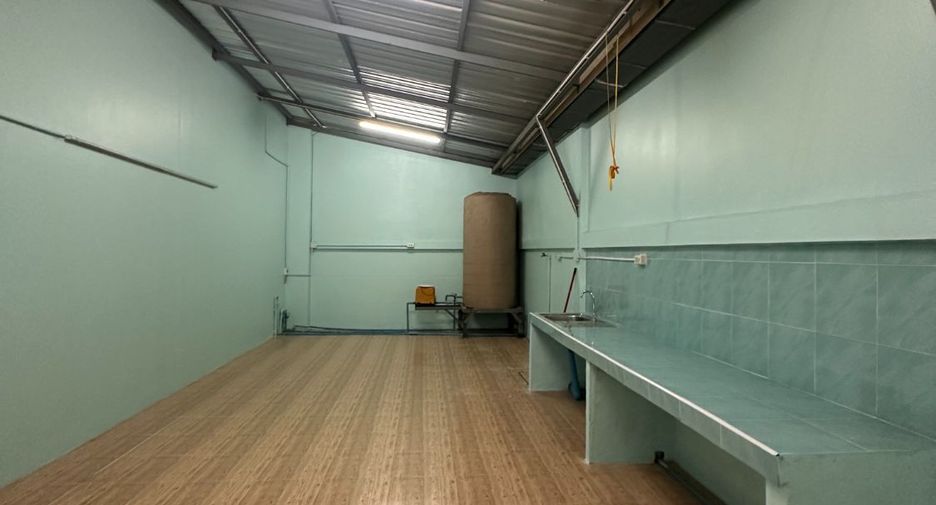 Gewerbefläche zum Kauf mit 3 Zimmer in Si Racha, Chonburi