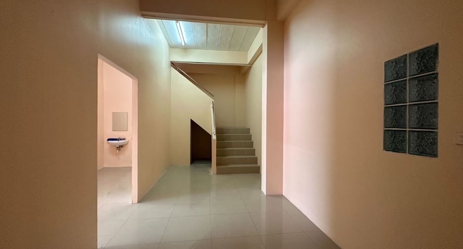 Gewerbefläche zum Kauf mit 3 Zimmer in Si Racha, Chonburi