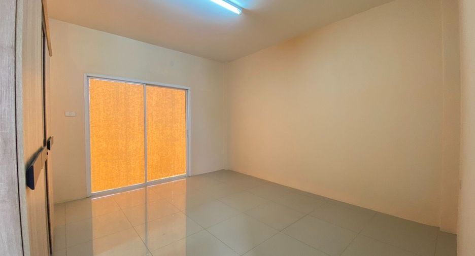 Gewerbefläche zum Kauf mit 3 Zimmer in Si Racha, Chonburi