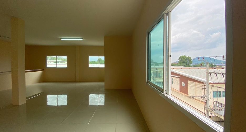Gewerbefläche zum Kauf mit 3 Zimmer in Si Racha, Chonburi