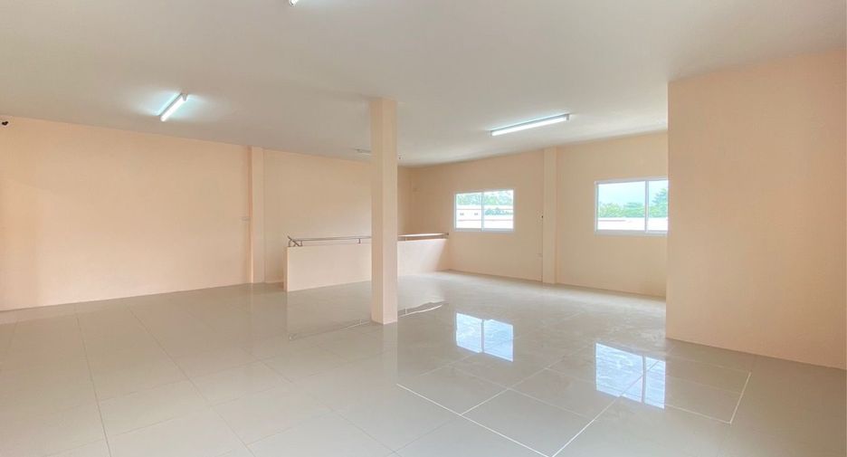 Gewerbefläche zum Kauf mit 3 Zimmer in Si Racha, Chonburi