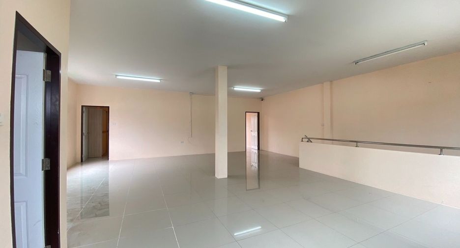 Gewerbefläche zum Kauf mit 3 Zimmer in Si Racha, Chonburi