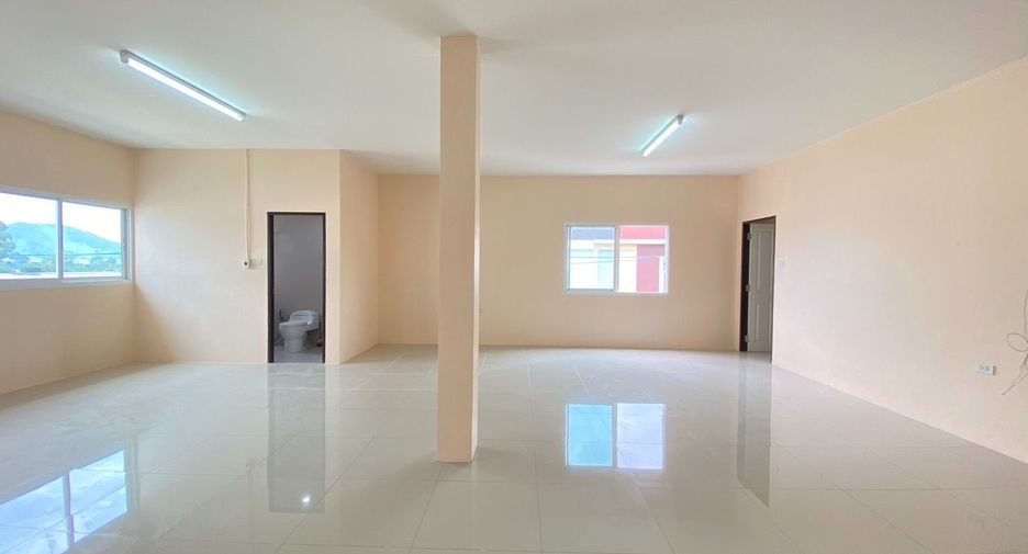 Gewerbefläche zum Kauf mit 3 Zimmer in Si Racha, Chonburi
