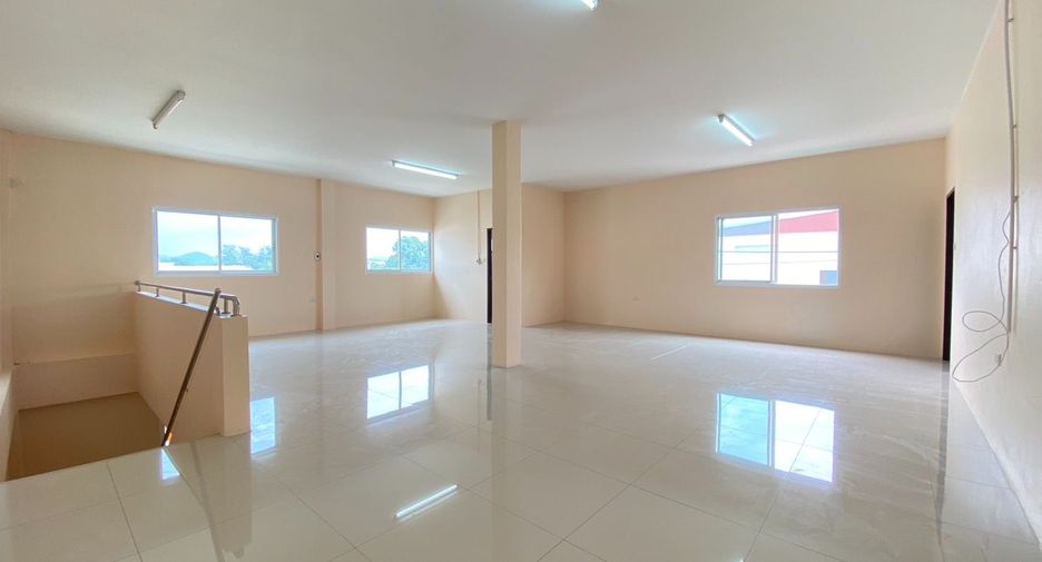 Gewerbefläche zum Kauf mit 3 Zimmer in Si Racha, Chonburi