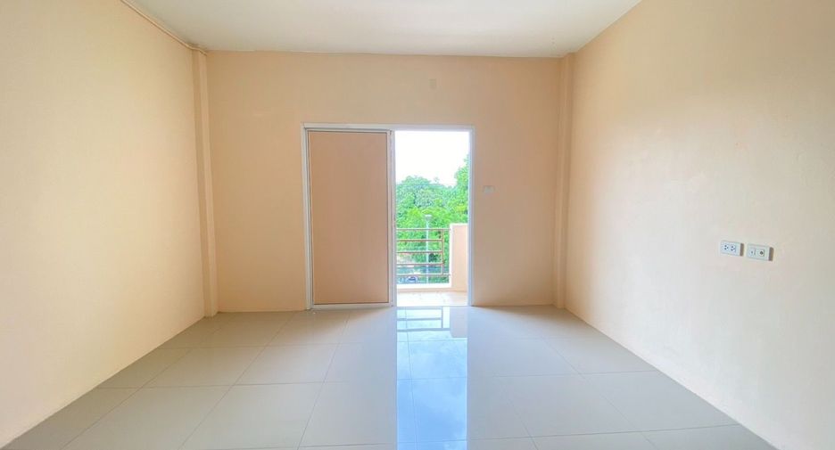 Gewerbefläche zum Kauf mit 3 Zimmer in Si Racha, Chonburi