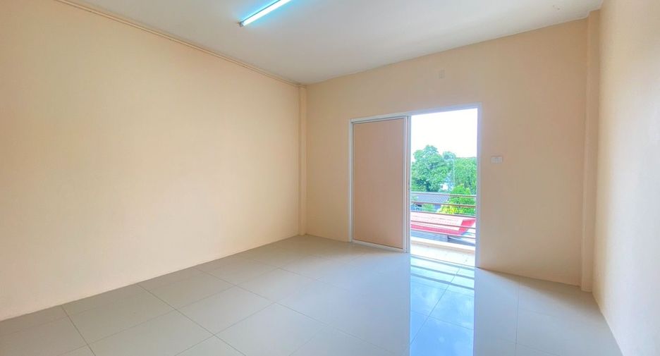 Gewerbefläche zum Kauf mit 3 Zimmer in Si Racha, Chonburi