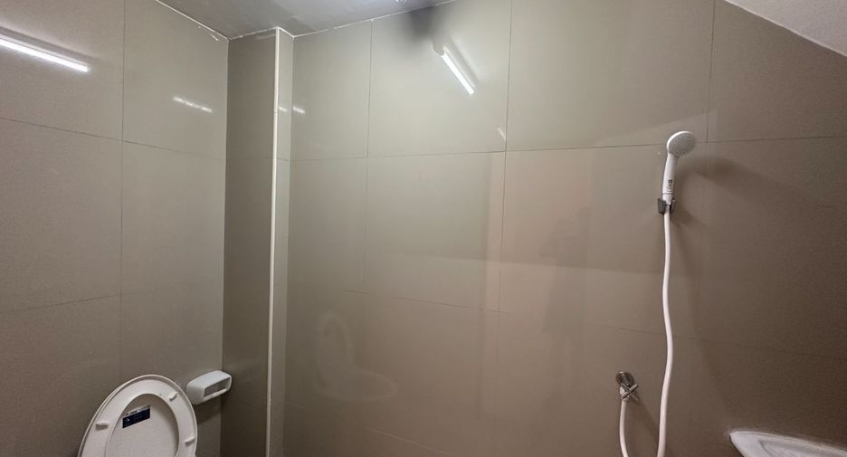 Gewerbefläche zum Kauf mit 3 Zimmer in Si Racha, Chonburi