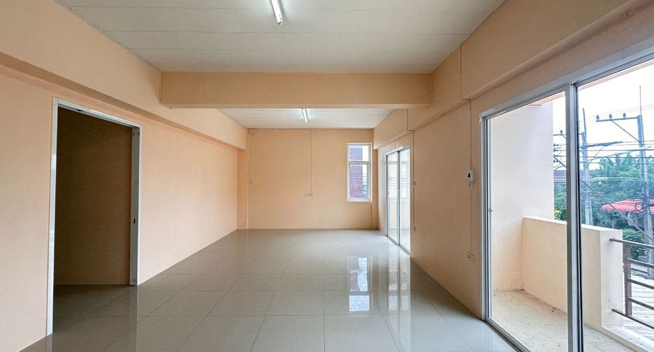 Gewerbefläche zum Kauf mit 3 Zimmer in Si Racha, Chonburi