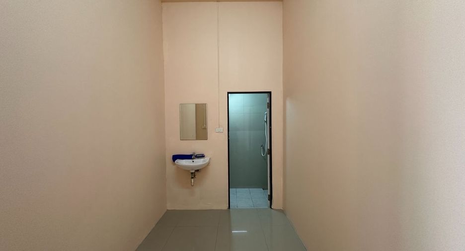 Gewerbefläche zum Kauf mit 3 Zimmer in Si Racha, Chonburi