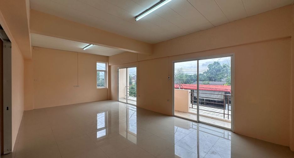 Gewerbefläche zum Kauf mit 3 Zimmer in Si Racha, Chonburi