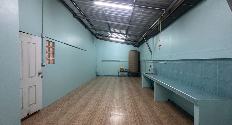 Gewerbefläche zum Kauf mit 3 Zimmer in Si Racha, Chonburi