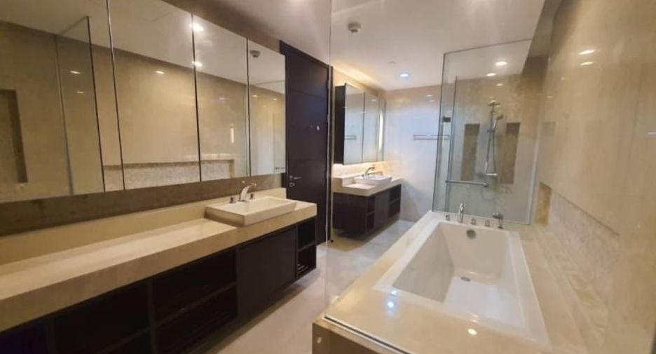 For rent 2 bedrooms condo in Pathum Wan, Bangkok