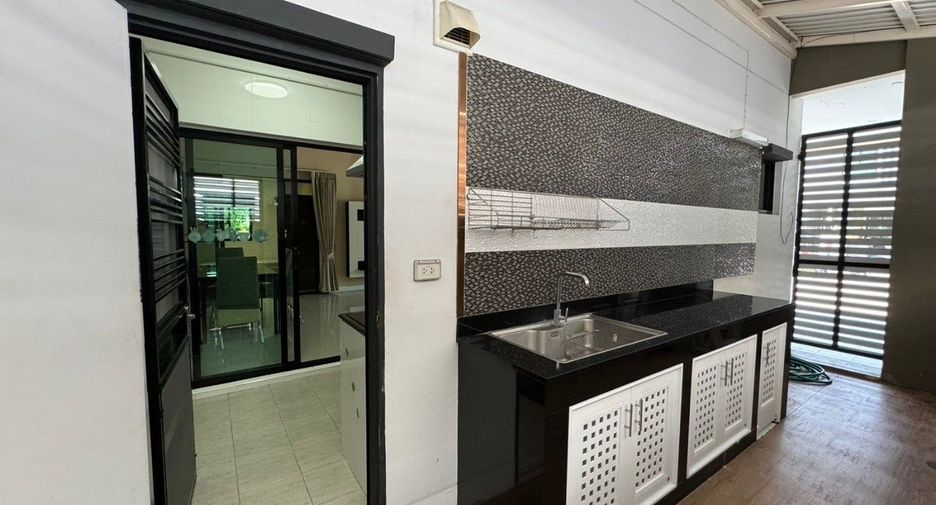 For sale 4 bedrooms house in Nong Khaem, Bangkok