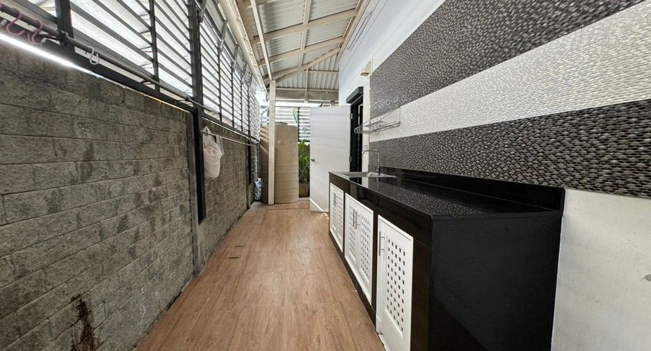 For sale 4 bedrooms house in Nong Khaem, Bangkok