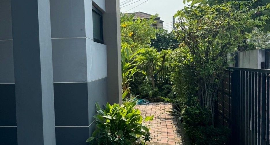 For sale 4 bedrooms house in Nong Khaem, Bangkok