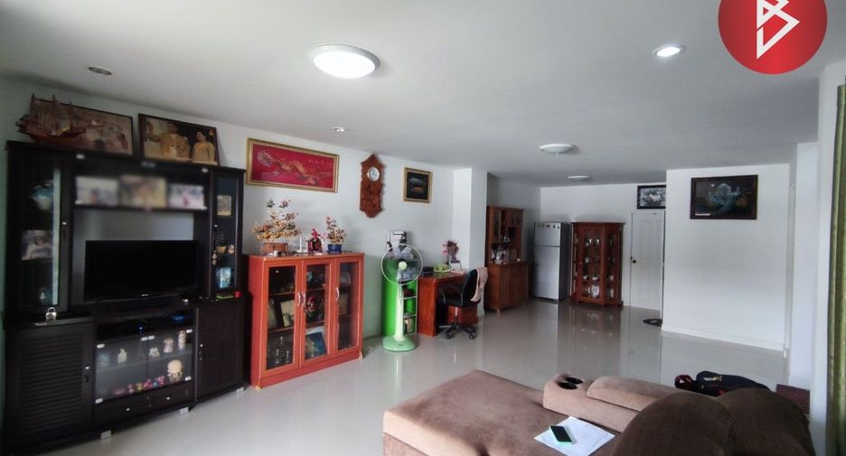 For sale 4 Beds house in Phan Thong, Chonburi