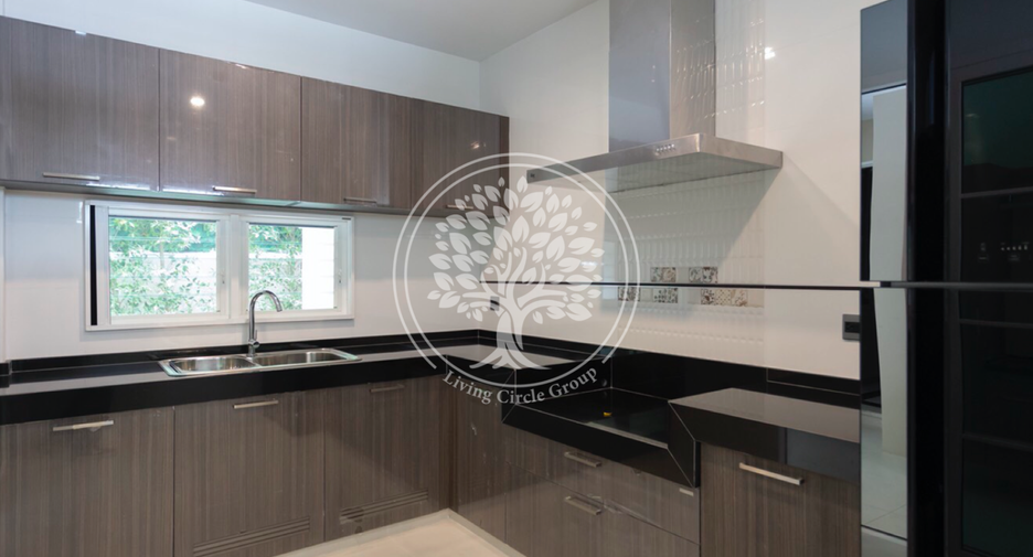 For rent 4 bedrooms house in Bang Phli, Samut Prakan