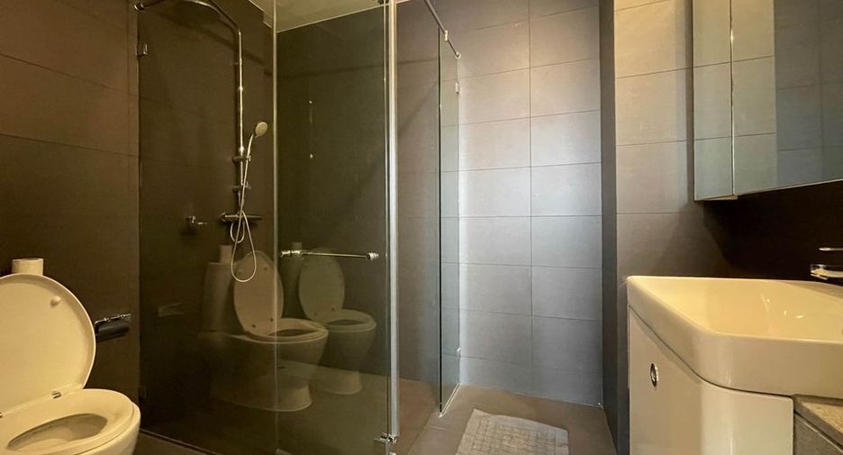 For rent 2 bedrooms condo in Pathum Wan, Bangkok