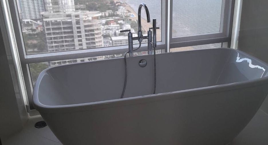 For rent 3 bedrooms condo in Bang Lamung, Chonburi