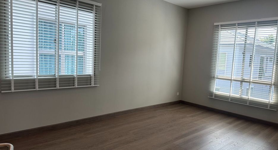 Haus zur Miete mit 4 Zimmer in Prawet, Bangkok