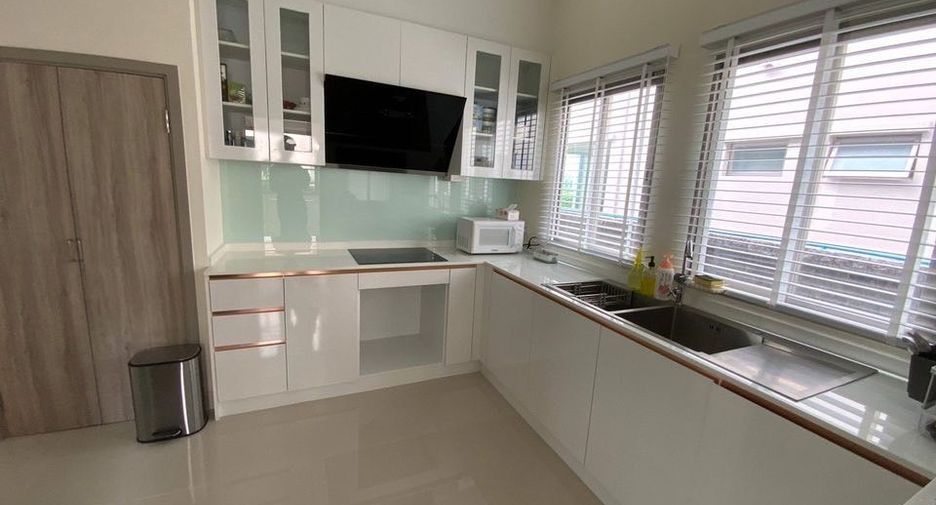 Haus zur Miete mit 4 Zimmer in Prawet, Bangkok