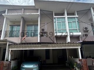 For rent 3 bed townhouse in Mueang Pathum Thani, Pathum Thani