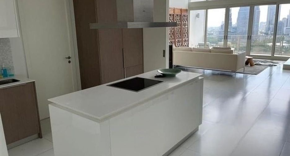 For rent 4 ベッドルーム condo in Pathum Wan, Bangkok