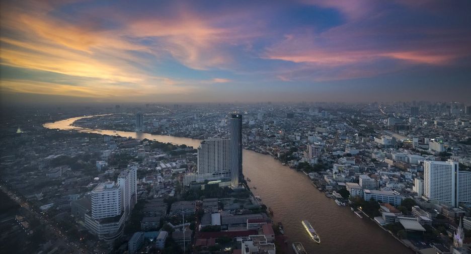 For rent 3 bedrooms condo in Khlong San, Bangkok