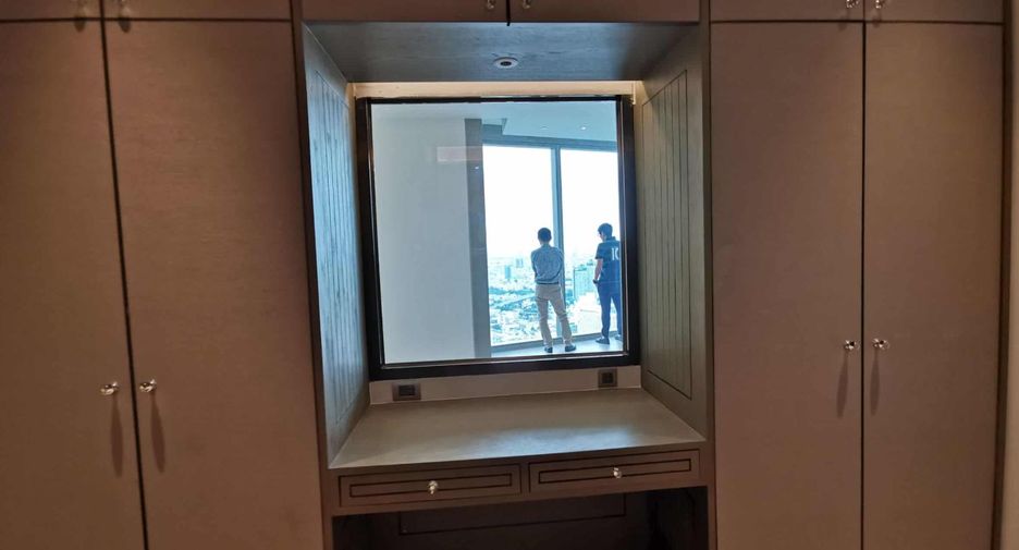 For rent 3 bedrooms condo in Khlong San, Bangkok