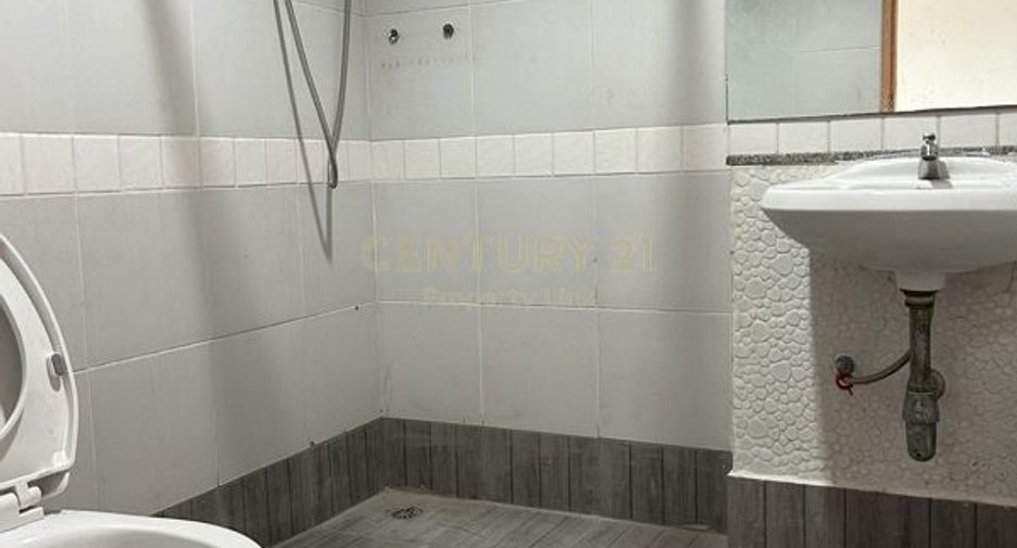 For rent and for sale studio townhouse in Wang Thonglang, Bangkok