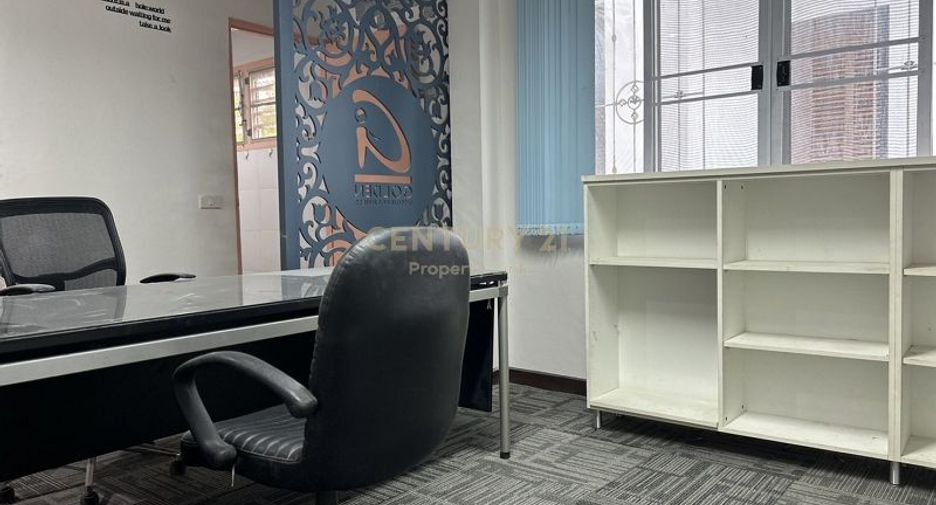 For rent and for sale studio townhouse in Wang Thonglang, Bangkok